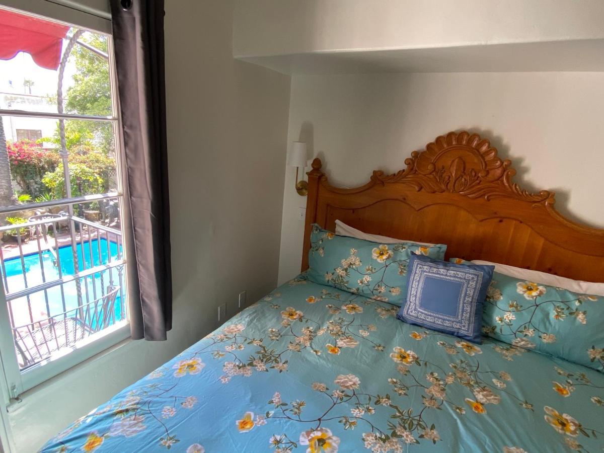 Suite with Balcony,1029196531:JPEG