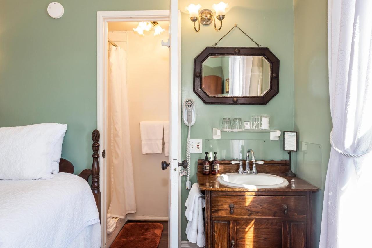 Abigail room