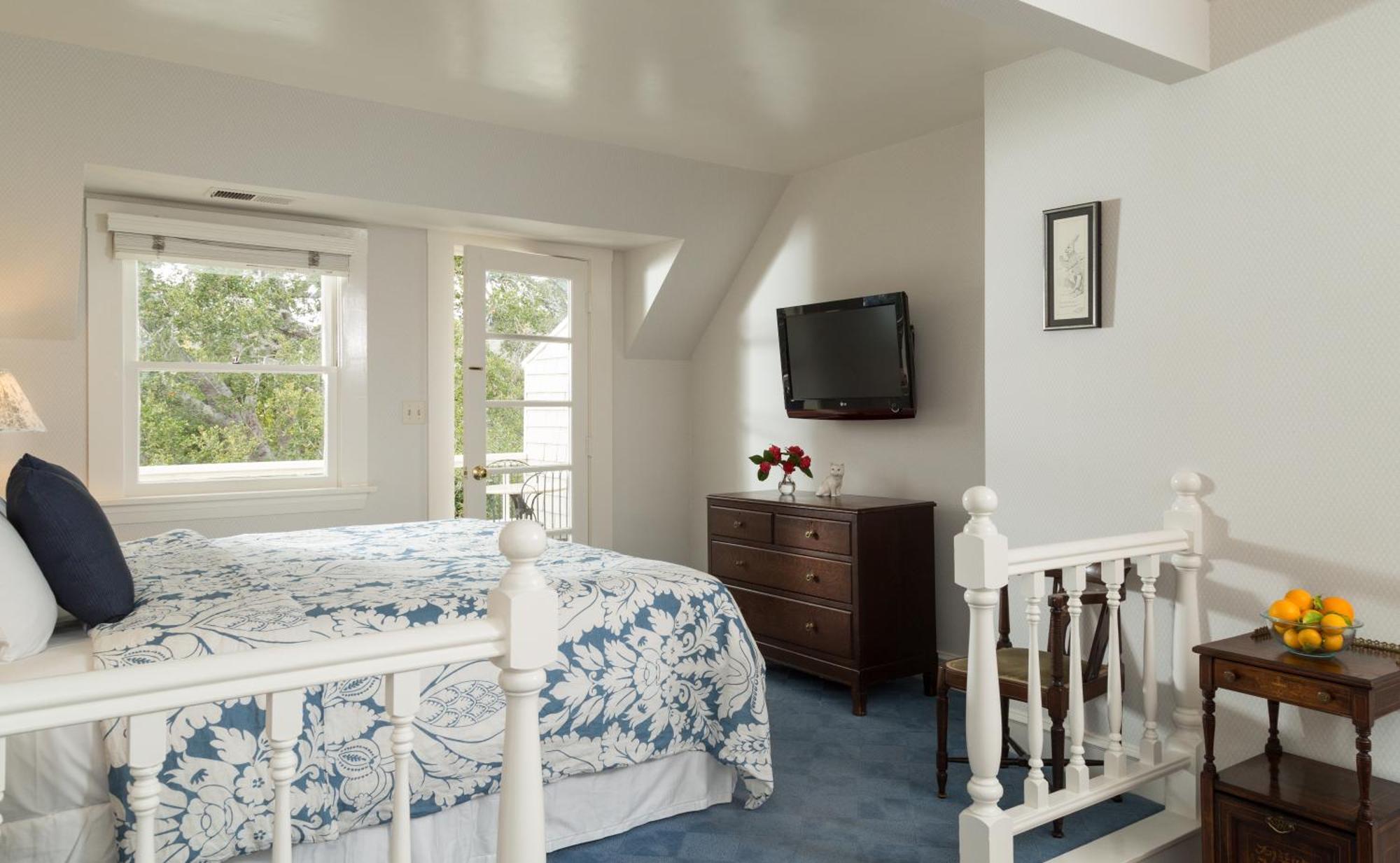 White Rabbit Balcony Room