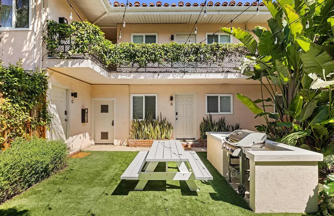 New 2 Bed Apartment Close To Downtown And Beach-1