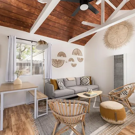 Downtown Santa Barbara Bungalow - 3Bdrm-2
