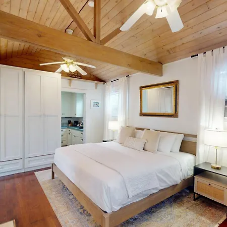 Santa Barbara Beach Cottage-3